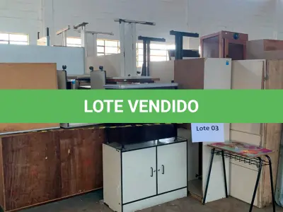 LOTE 003 - MÓVEIS COMERCIAIS E PARA ESCRITÓRIO